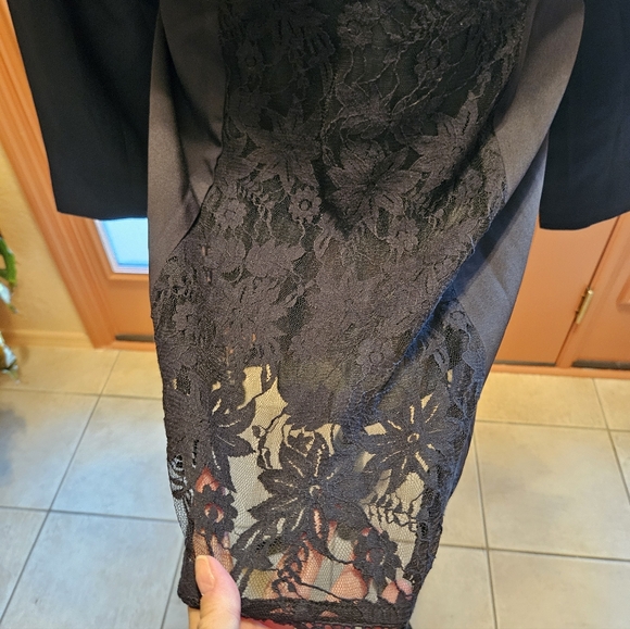 The Pyramid Collection Black Lace Women's Lined Blazer. - Picture 7 of 16